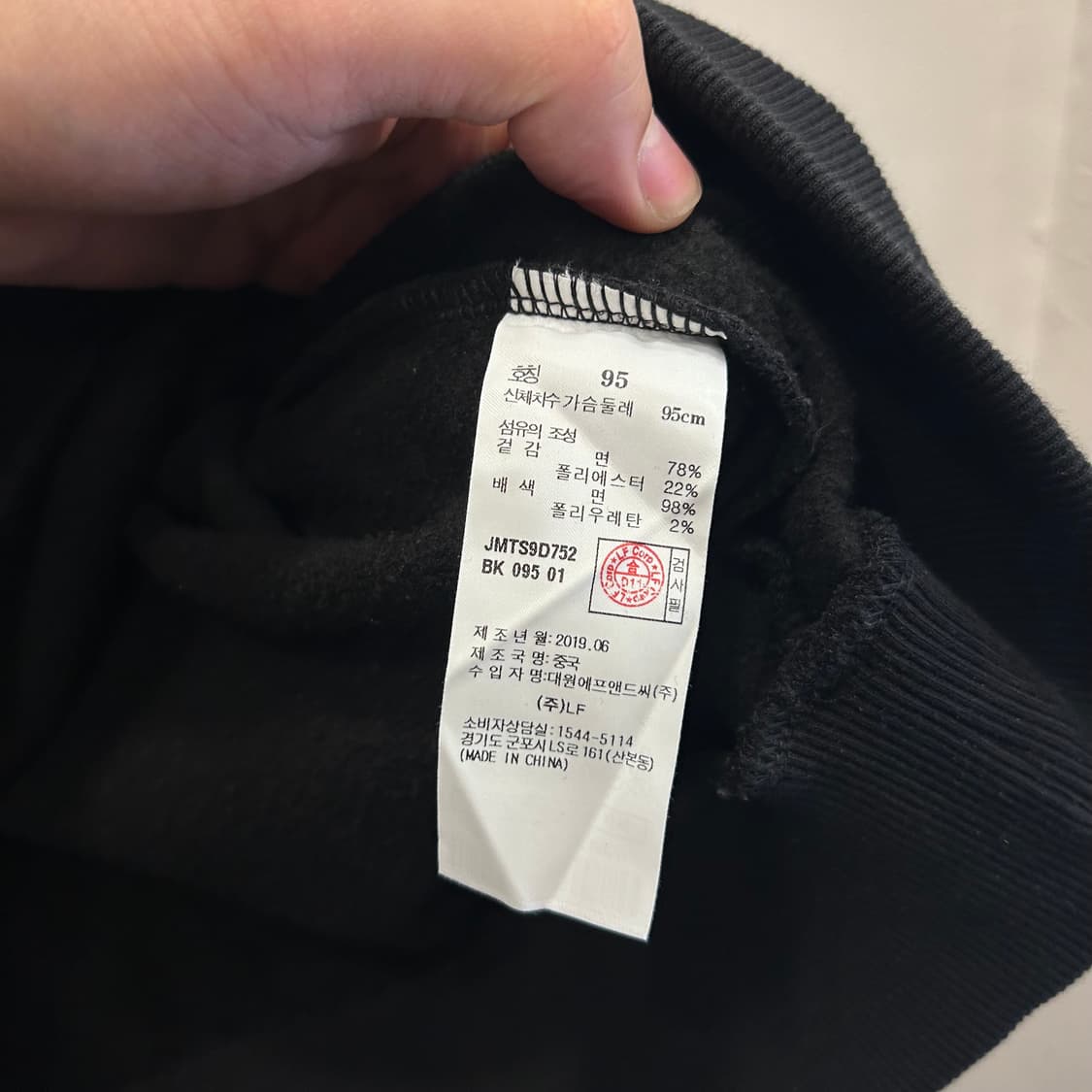 질스튜어트 스포츠 오버핏 스몰로고 후드티 상품이미지4