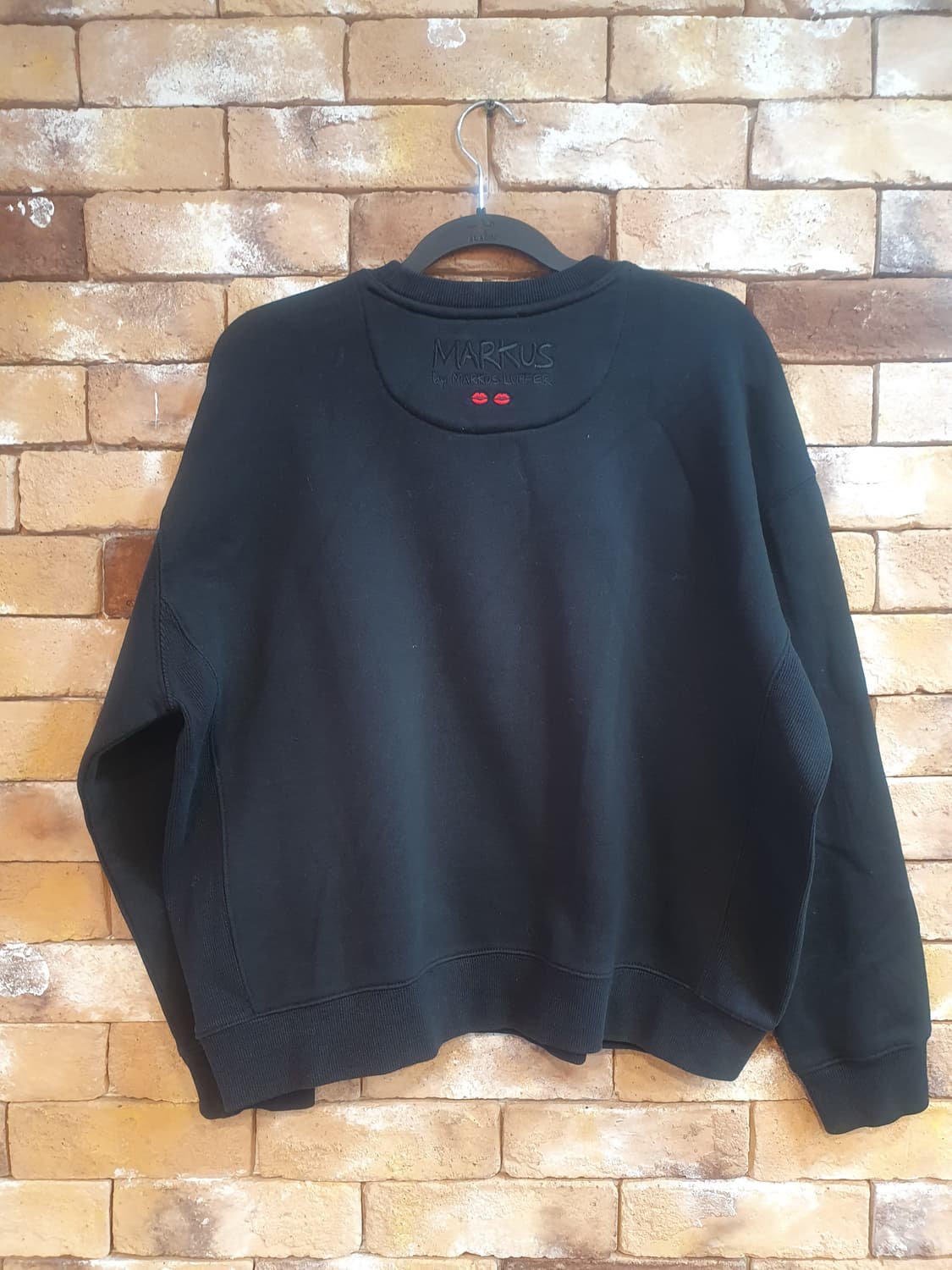 마커스루퍼 블랙 맨투맨 상품이미지2