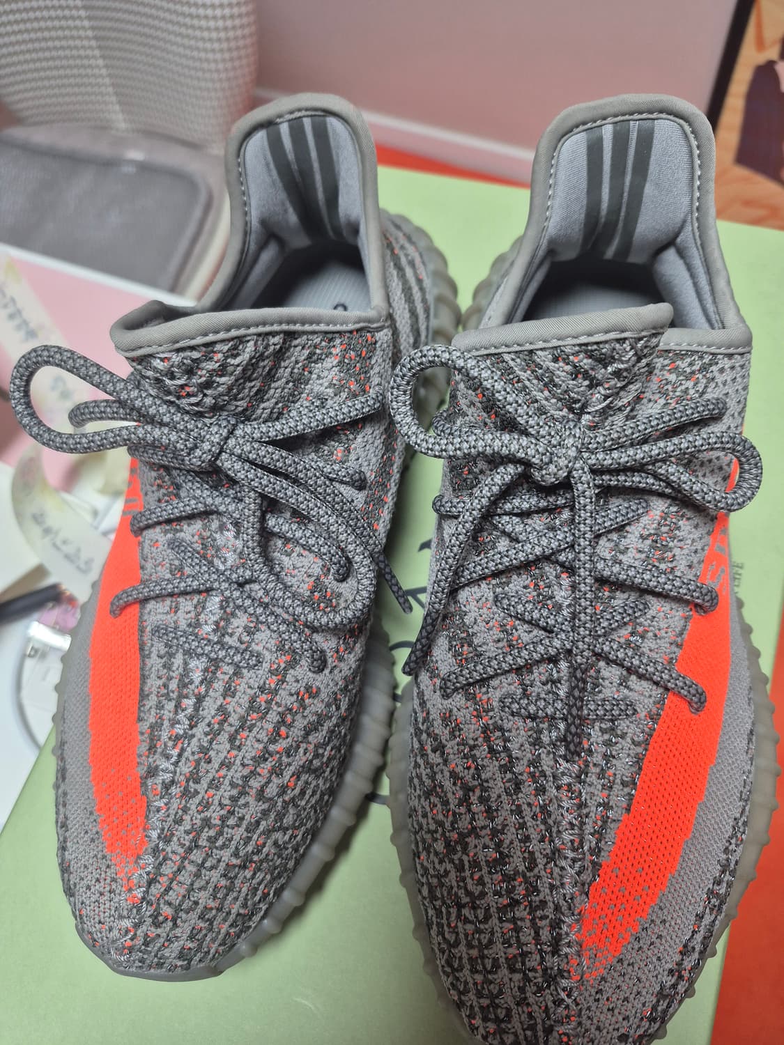 아디다스 이지부스트 350 V2 벨루가 상품이미지2