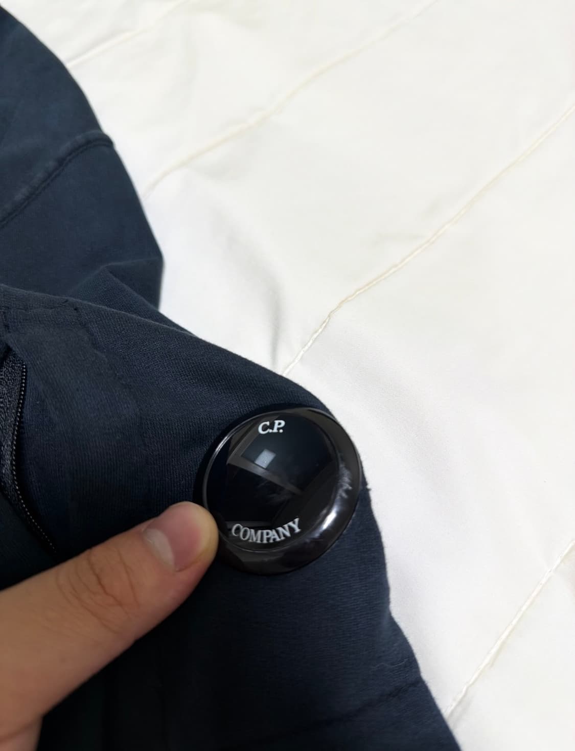 CP컴퍼니 렌즈 맨투맨 블랙 상품이미지3