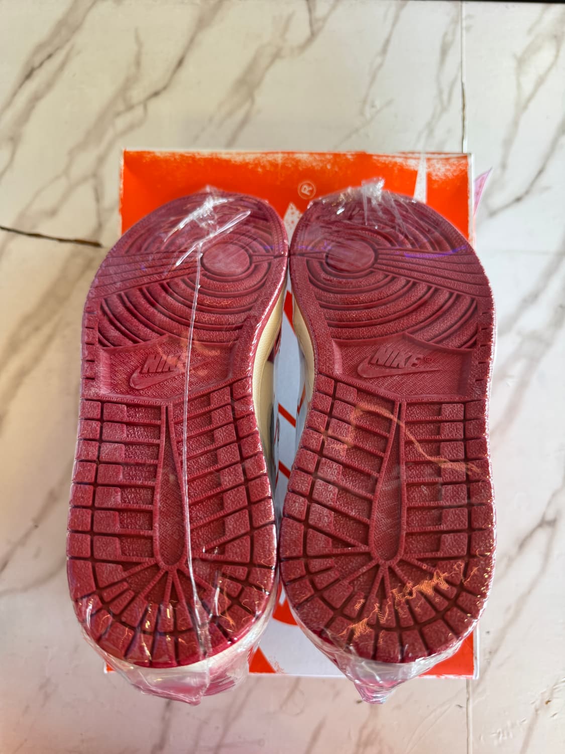 조던1 레트로 하이 OG 시카고 로스트 앤 파운드(2022) 265 팝니 상품이미지4