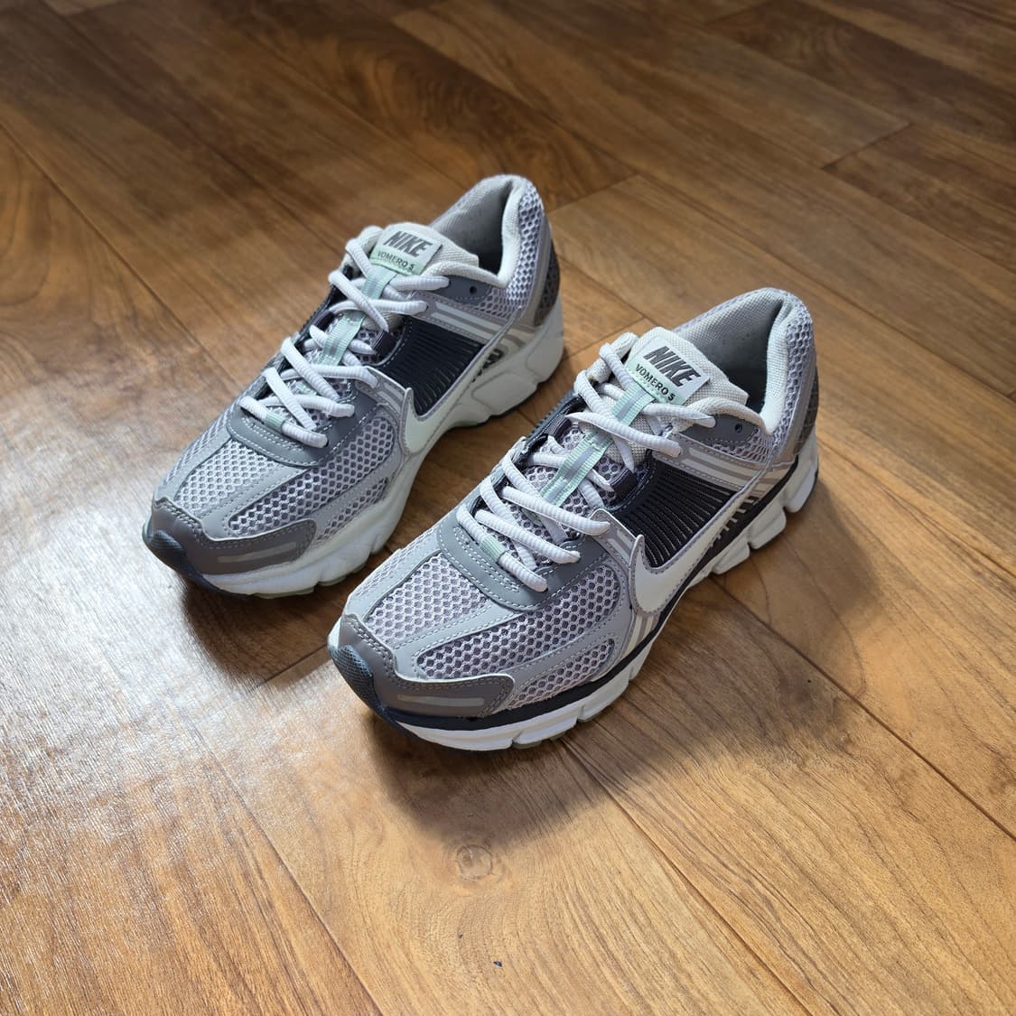 나이키 줌 보메로5  상품이미지1