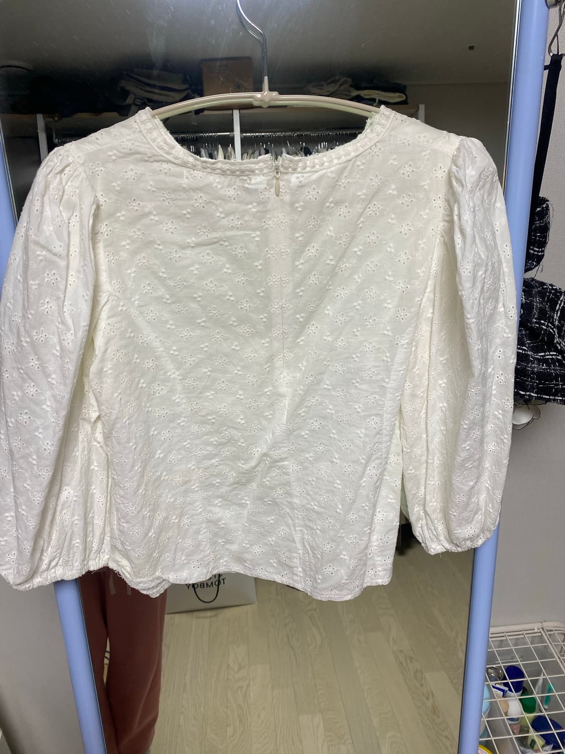 [Nobrand] 펀칭 아일릿블라우스 상품이미지2