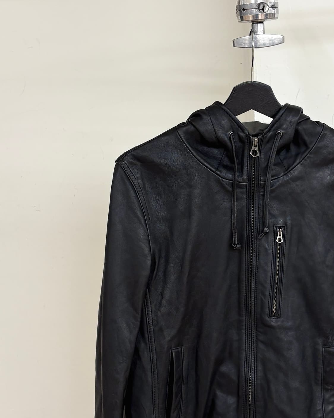 어반 리서치 블랙 쉽스킨 후디 레더 자켓 상품이미지3