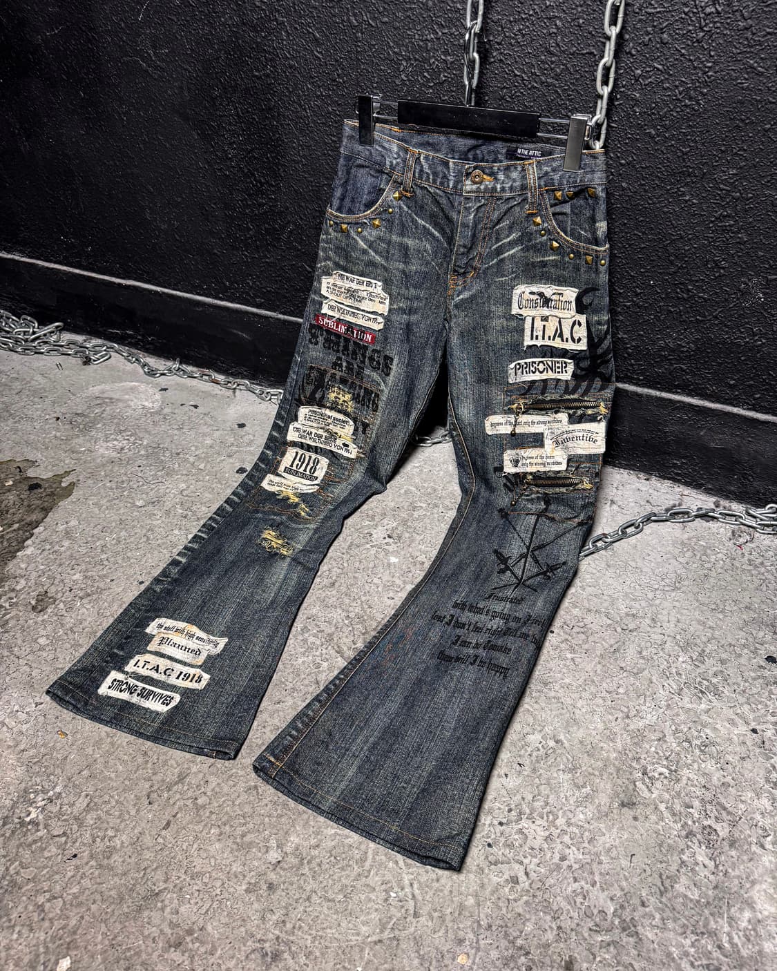 IN THE ATTIC – Graphic Stud Bootcut Deni 상품이미지6
