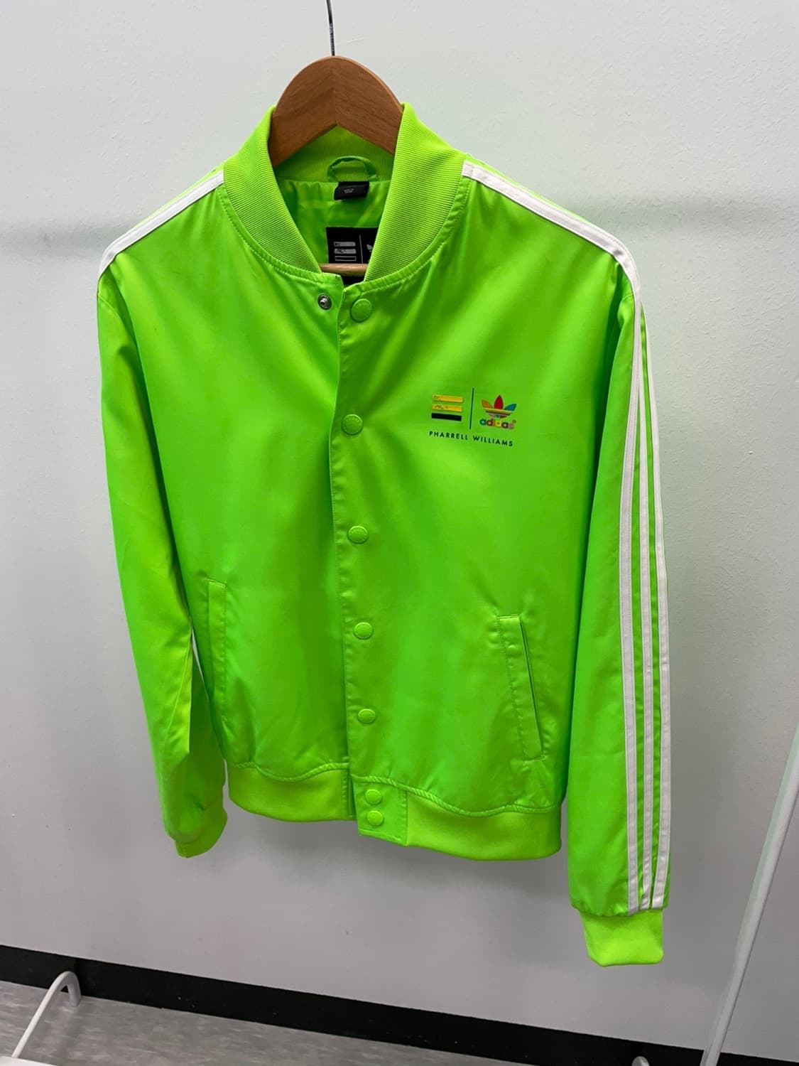 105) 아디다스x퍼럴윌리엄스 콜라보 자켓 상품이미지2