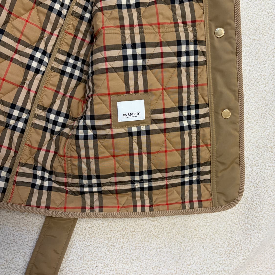 정품 버버리 퀼팅 벨티드 자켓 베이지 상품이미지7