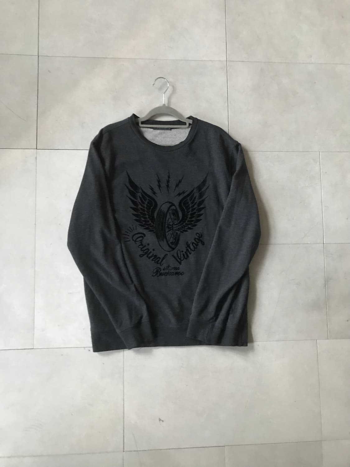 버카루 그레이 윙 맨투맨 상품이미지6