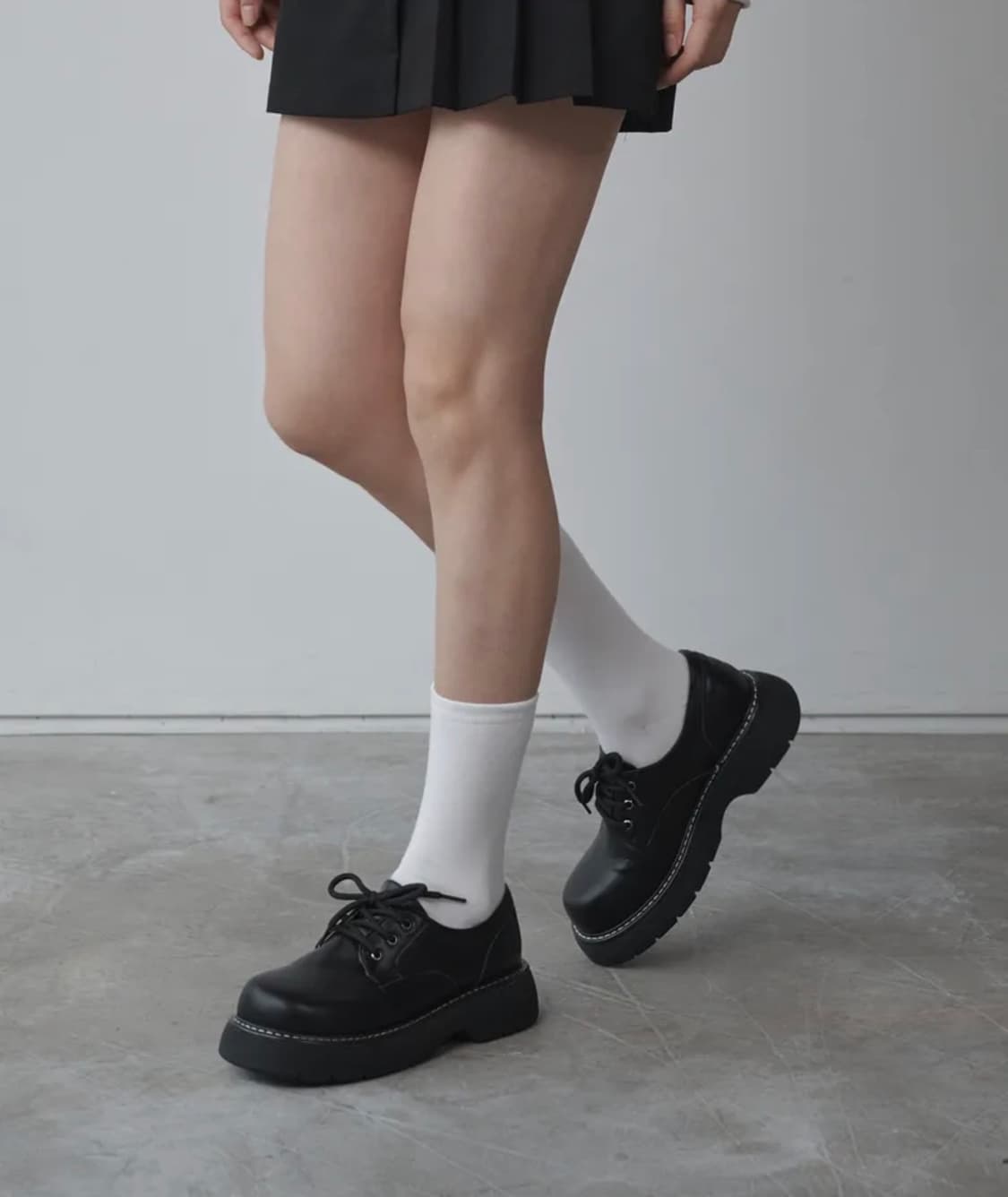 솔트앤초콜릿 라운드 토 스티치 레이스업 로퍼 상품이미지1