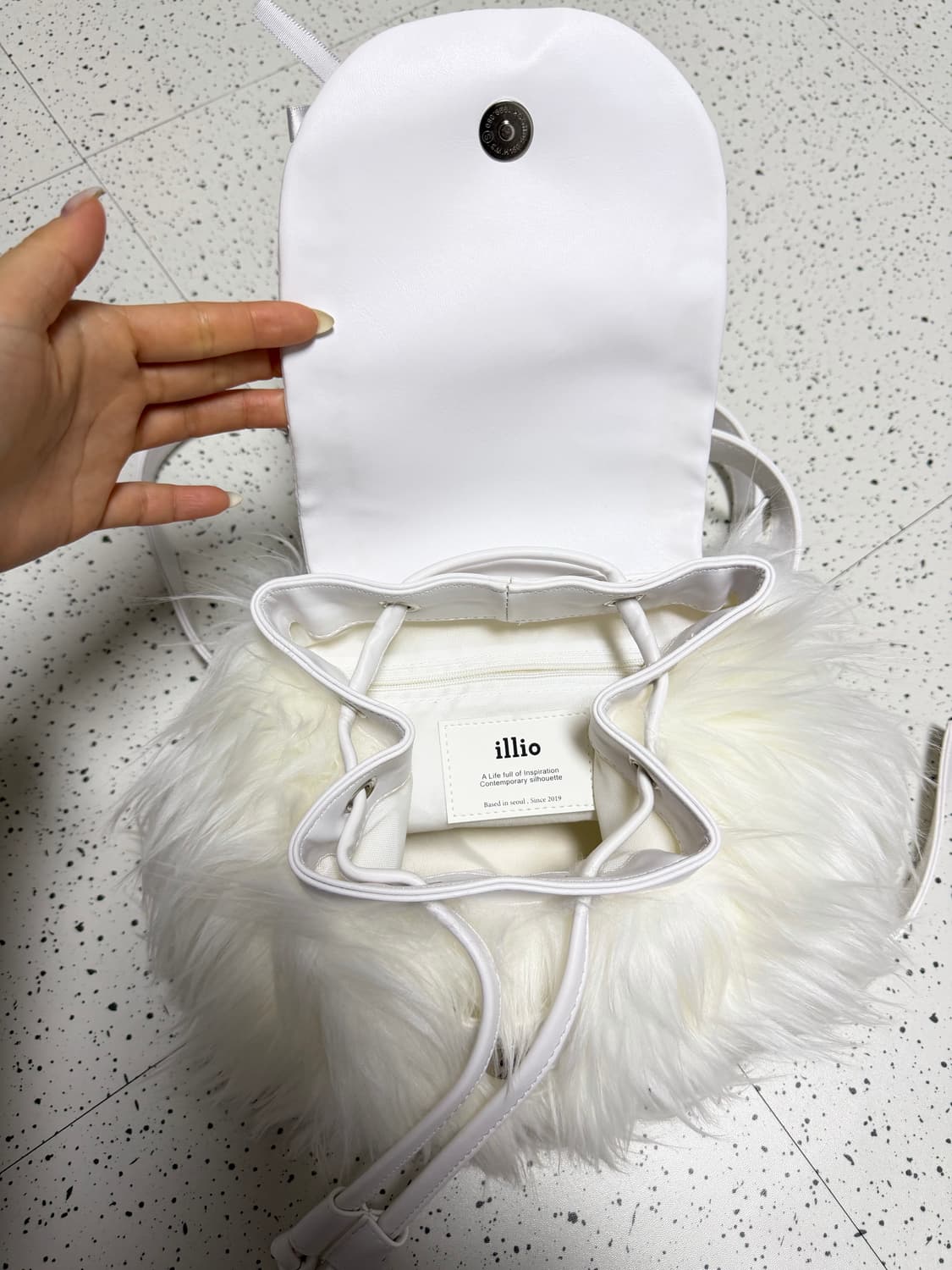 일리오 실버 리본 백팩 silver ribbon cherbag 상품이미지3