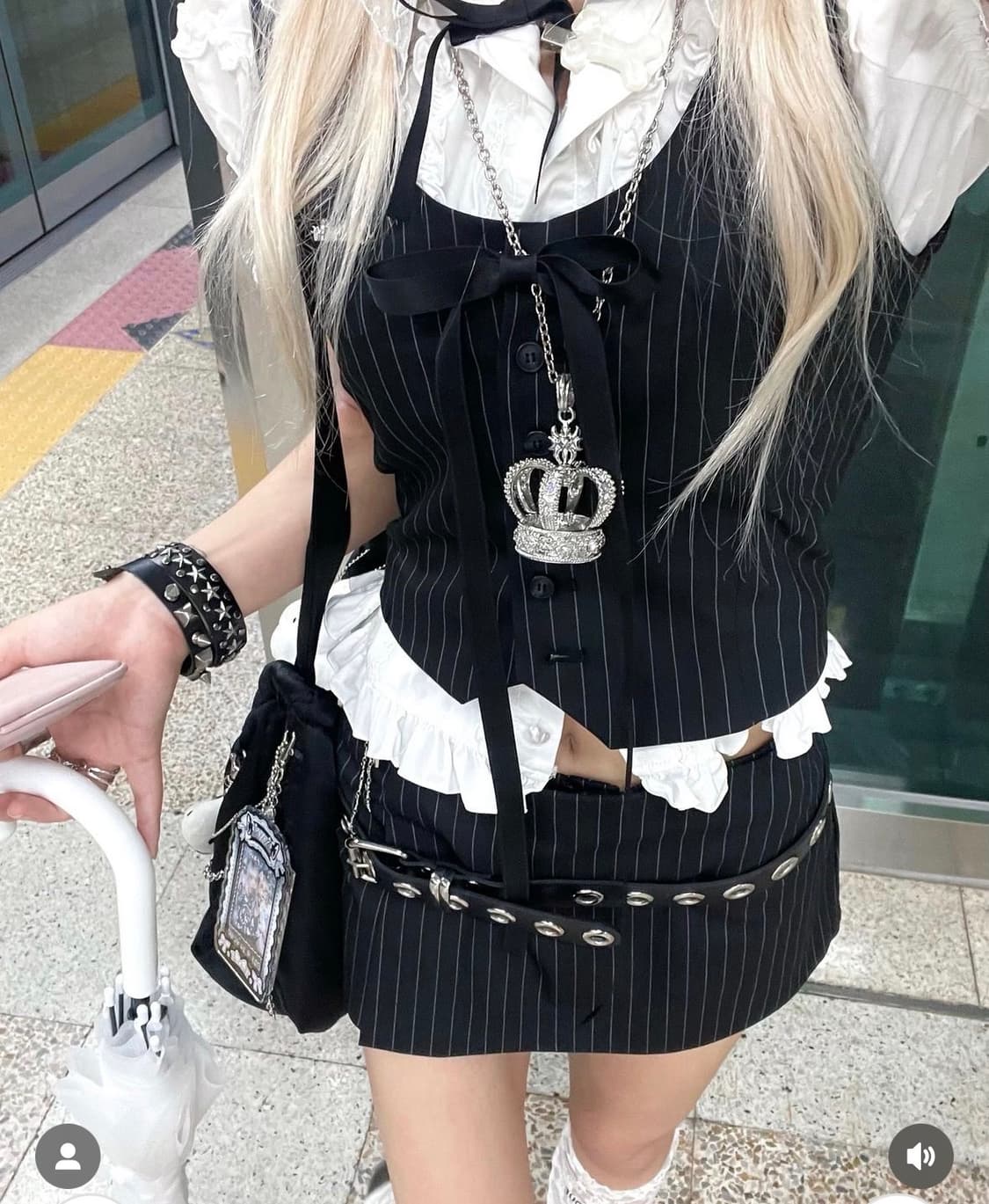 (일괄)클럿스튜디오 핀 스트라이프 셋업 스커트 쇼츠 베스트 블랙 상품이미지1