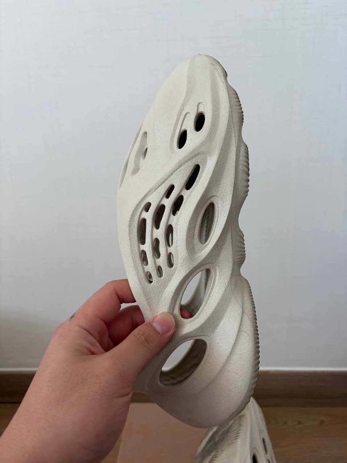 아디다스 이지 폼러너 샌드 상품이미지7