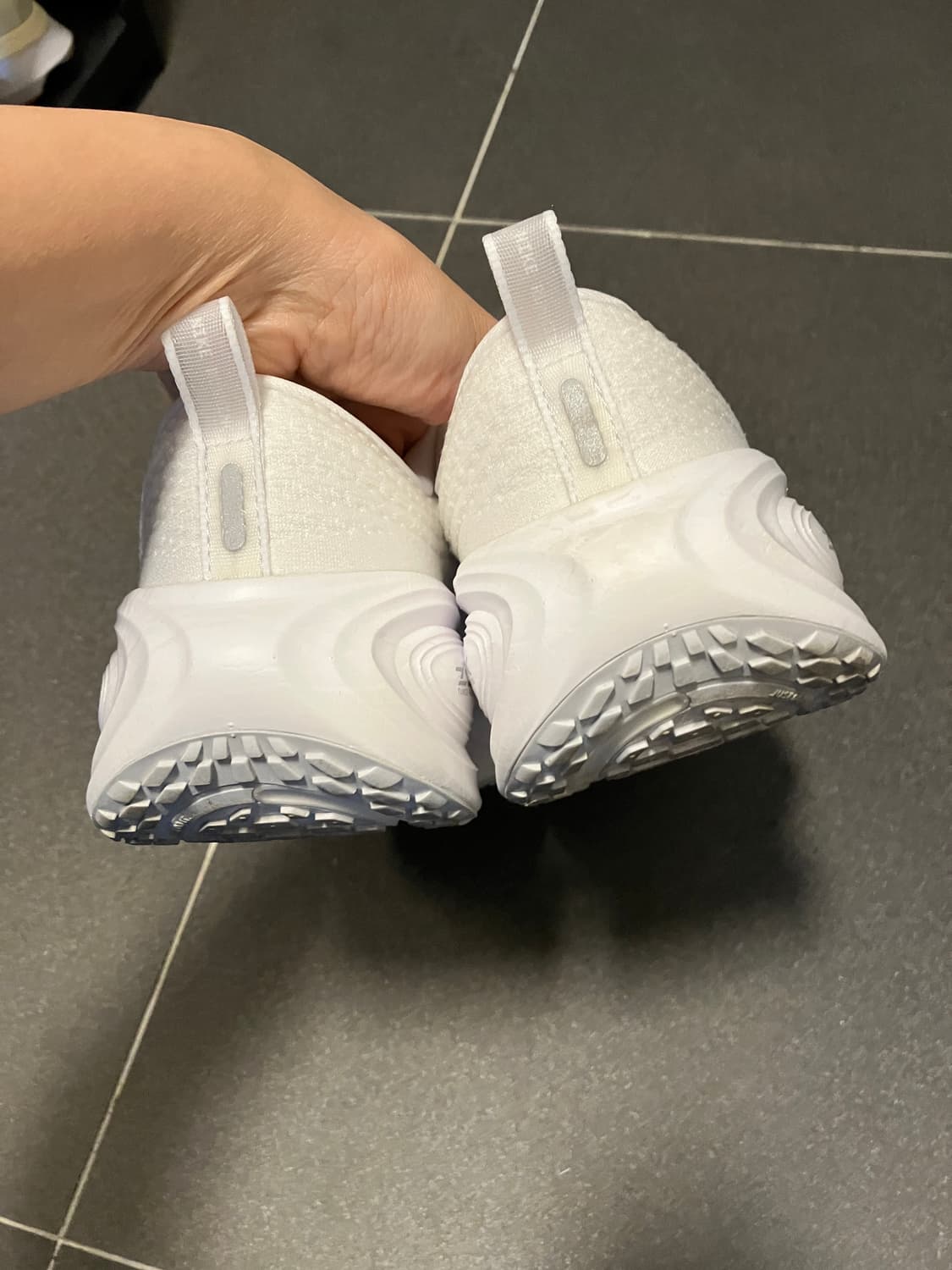 보메로 플러스 올화이트 235 상품이미지4