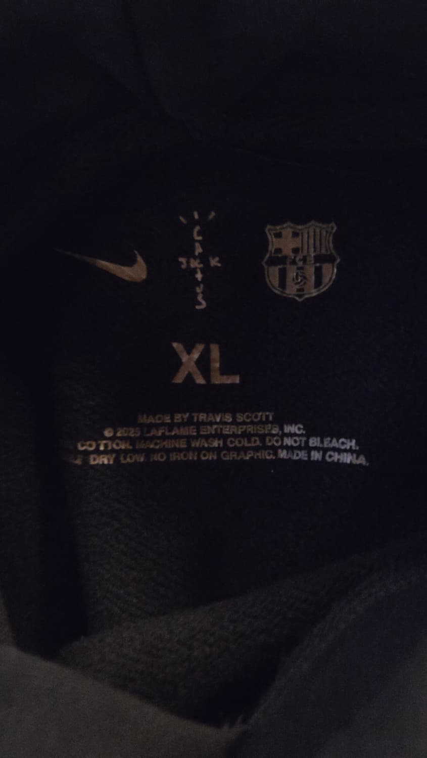 나이키 FC 바르셀로나 x 트래비스 스캇 스프레이 로고 후드 블랙 상품이미지3