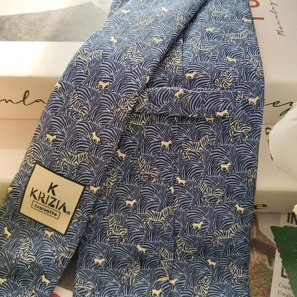 크리지아 실크 블루 얼룩말 패턴 넥타이 9.4cm A+등급 K1328
 상품이미지5