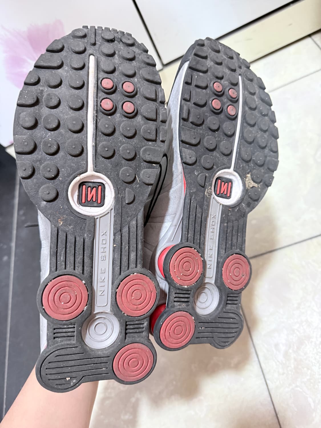 나이키 샥스 R4 메탈릭 실버 레드 상품이미지6