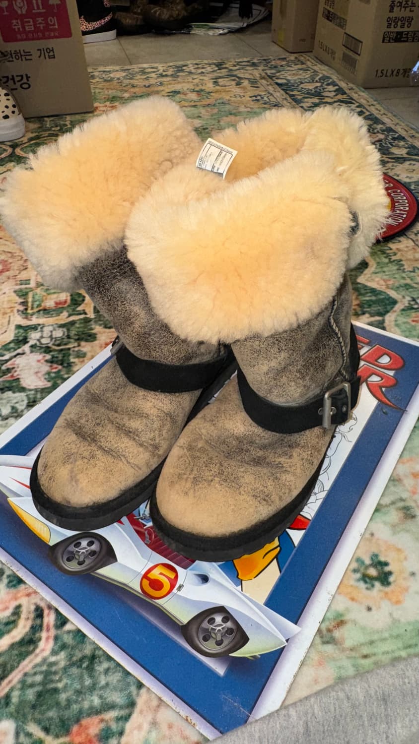 UGG 어그 클래식 쇼트 딜런 무스탕 롱 부츠 상품이미지5