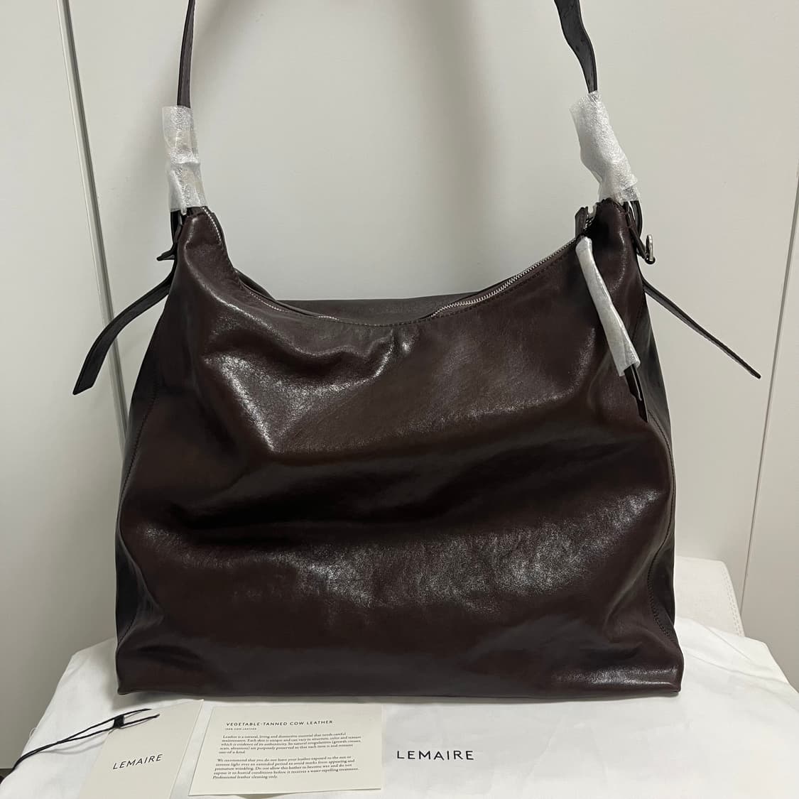 르메르 25fw 벨티드 호보 백/에스프레소 상품이미지1