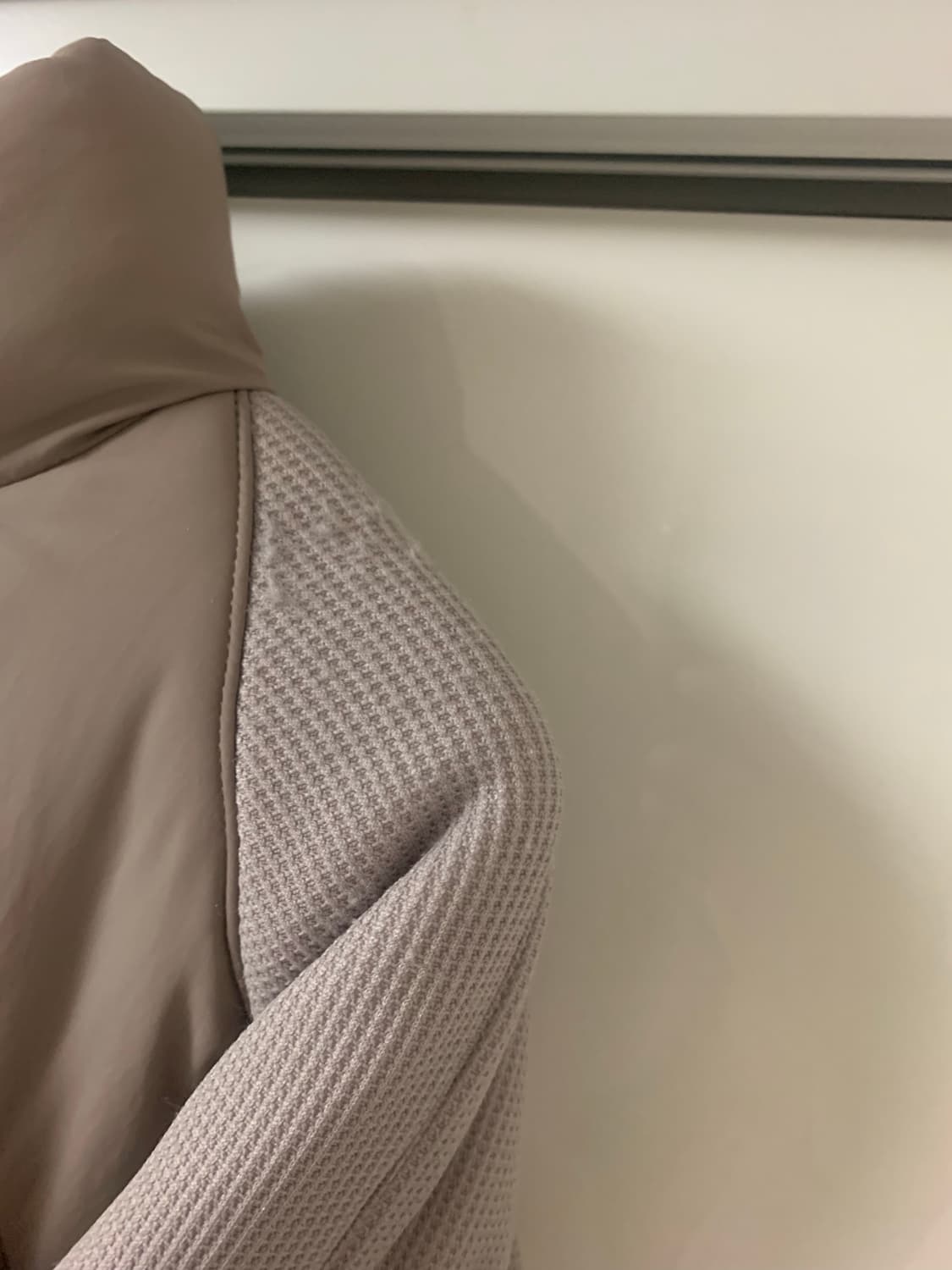 미스치프 롬버스 팀 다운 재킷 베이지 상품이미지4