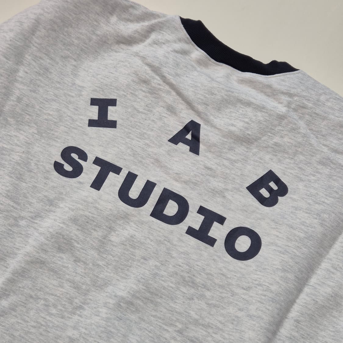 아이앱스튜디오 맨투맨 스웨트셔츠 오트밀 네이비 XL 상품이미지6