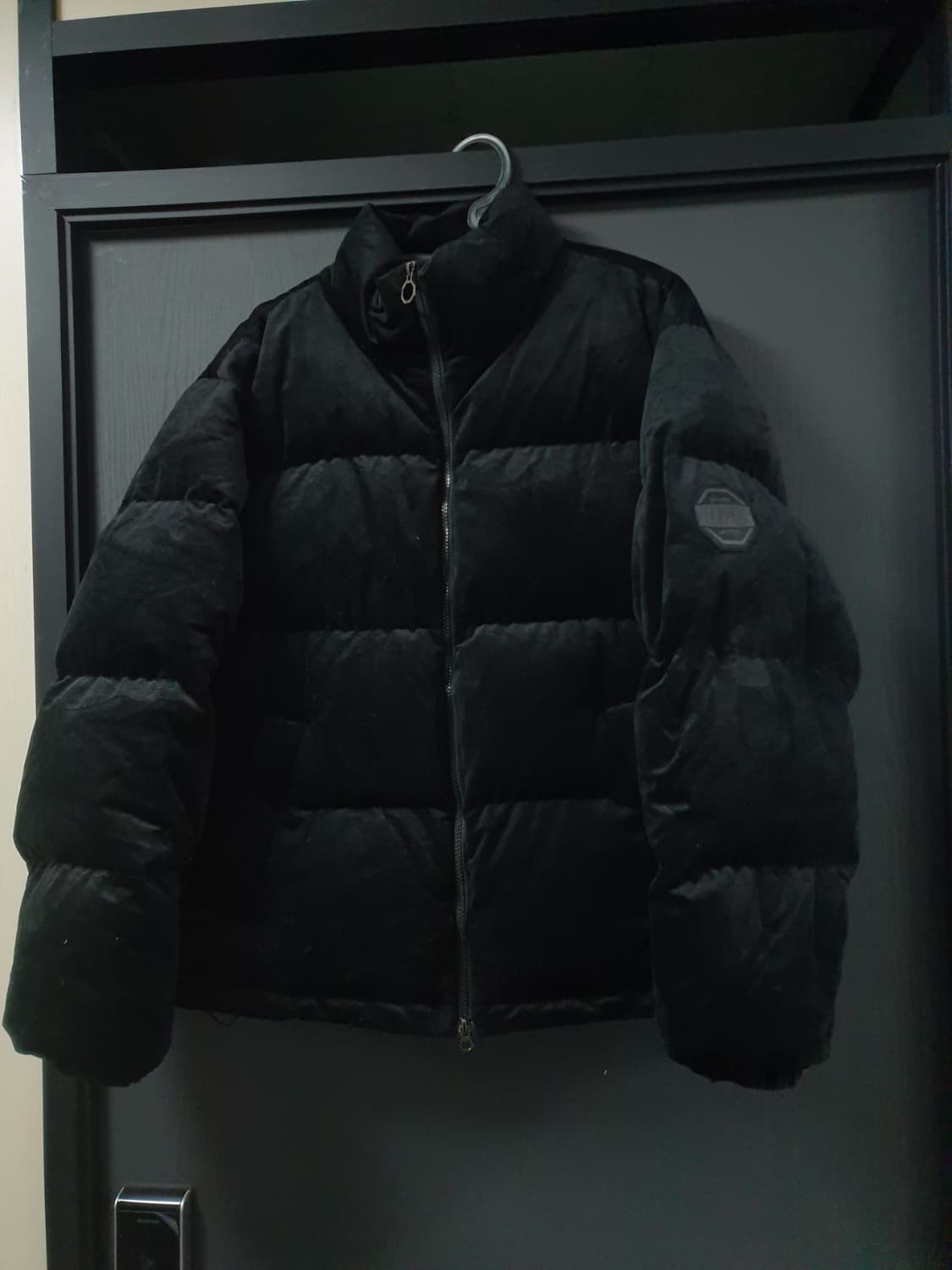 UFC 스포츠의 모노그램 릴렉스핏 벨로아 구스 다운 블랙 105사이즈 상품이미지1