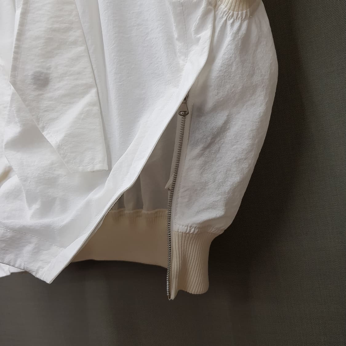 한섬 더캐시미어 2022 루즈핏 나일론 집업 점퍼 88-98-165사이즈 상품이미지4