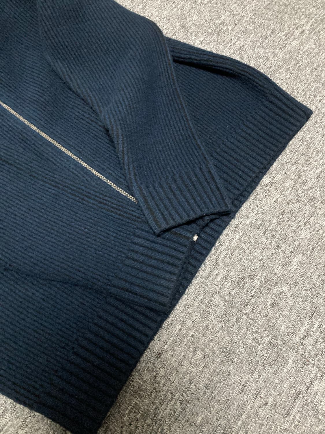 JW앤더슨x유니클로 수플레얀 립 풀집 스웨터 L 상품이미지5