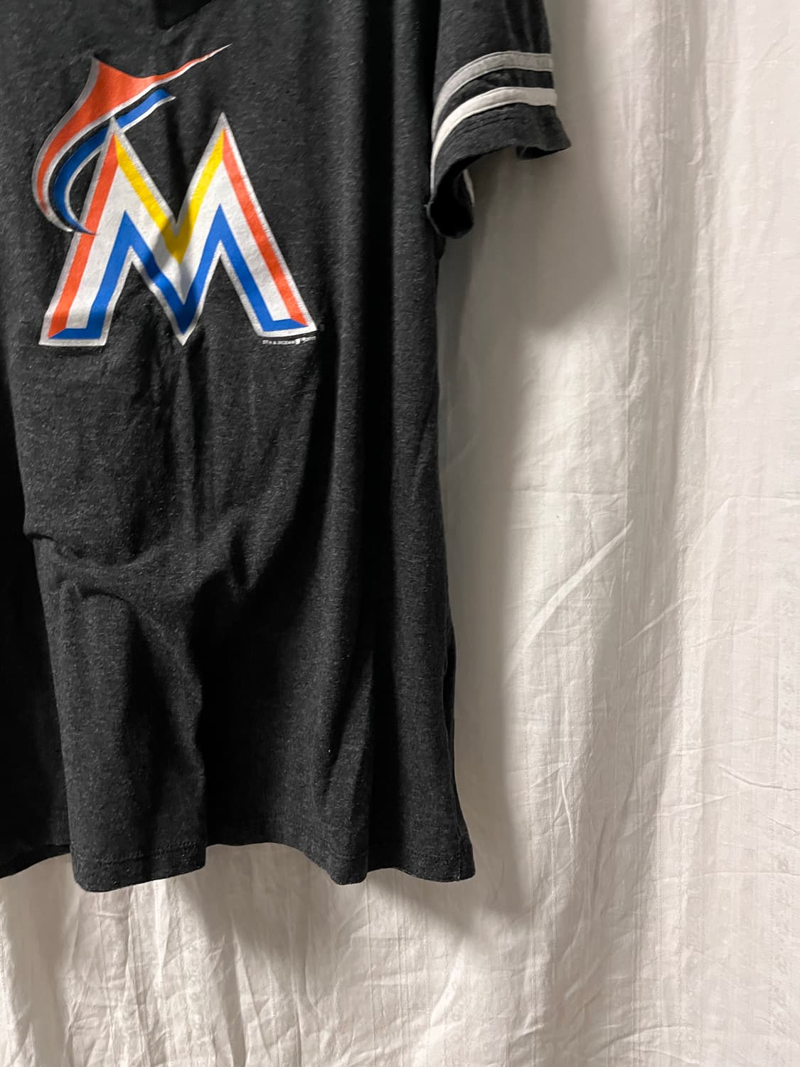 Vintage Miami Marlins V-Neck T-Shirt 상품이미지3