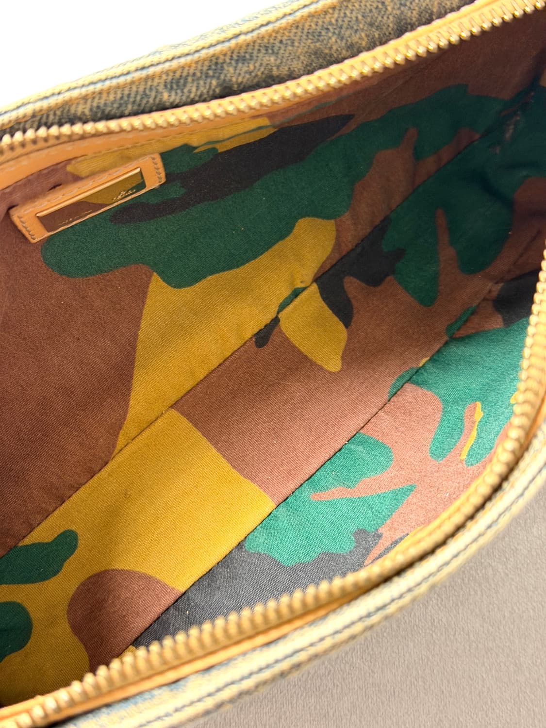 펜디 데님 스터드 숄더백 상품이미지9