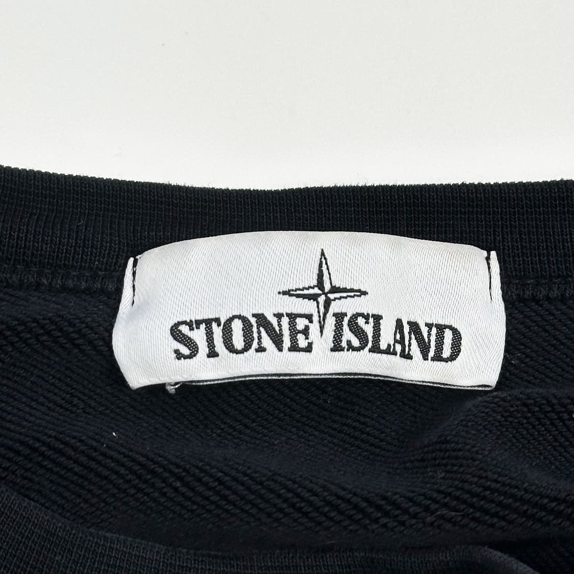 스톤아일랜드 와펜 블랙 크루넥 맨투맨 (S) 상품이미지6