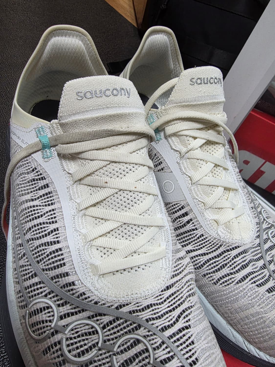 Saucony 엔돌핀 엘리트 2 운동화  /사이즈 290 팔아요 !!  상품이미지1