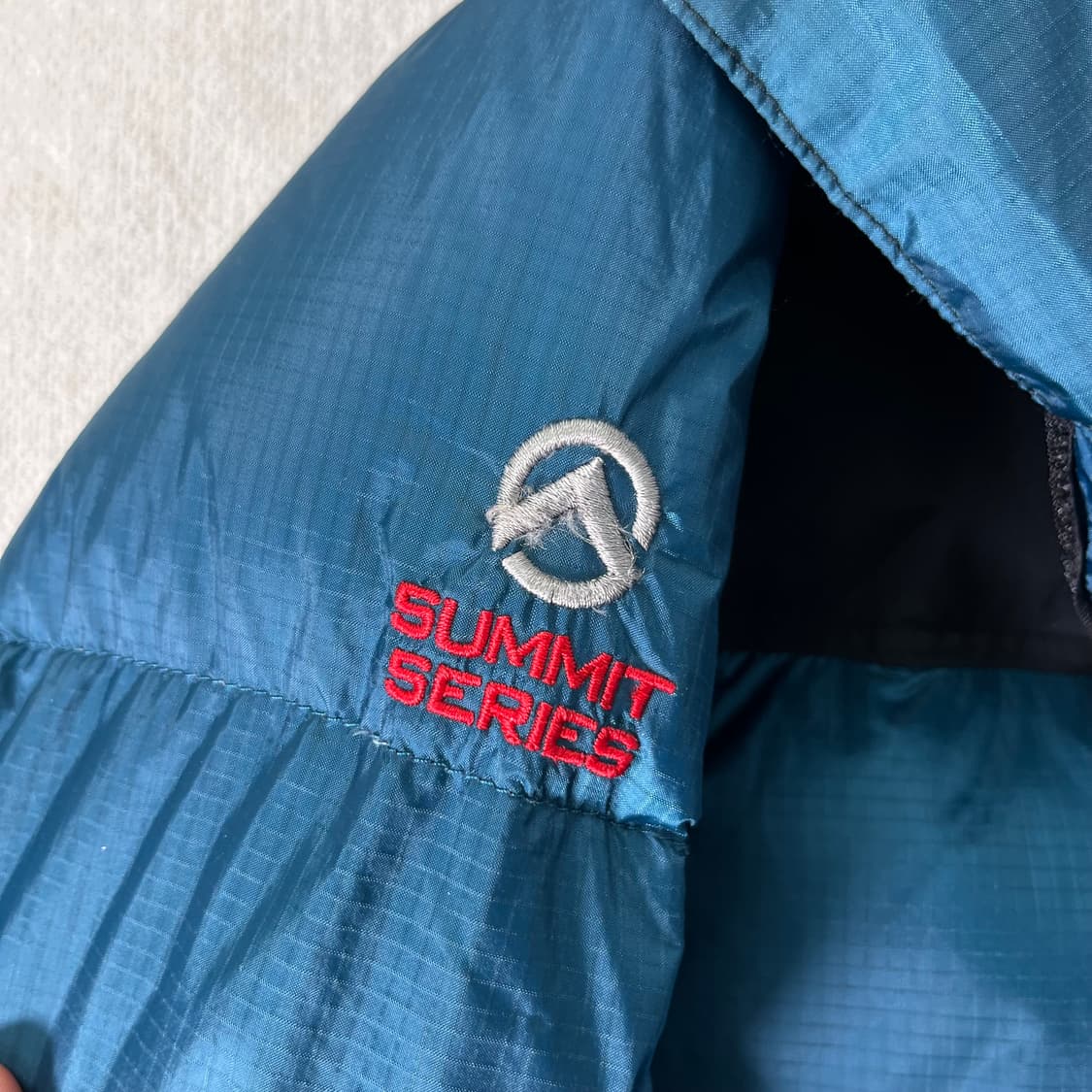 100 노스페이스 서밋시리즈 윈드스토퍼 700 드롭 블루 패딩 상품이미지4