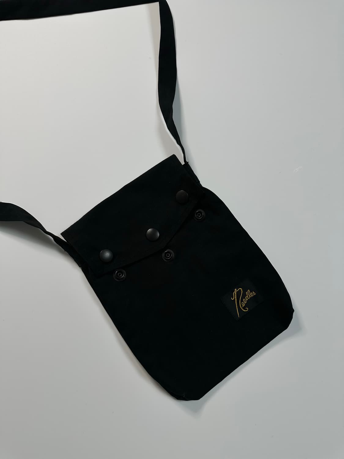 니들스 플릭백 크로스백 숄더백 상품이미지1