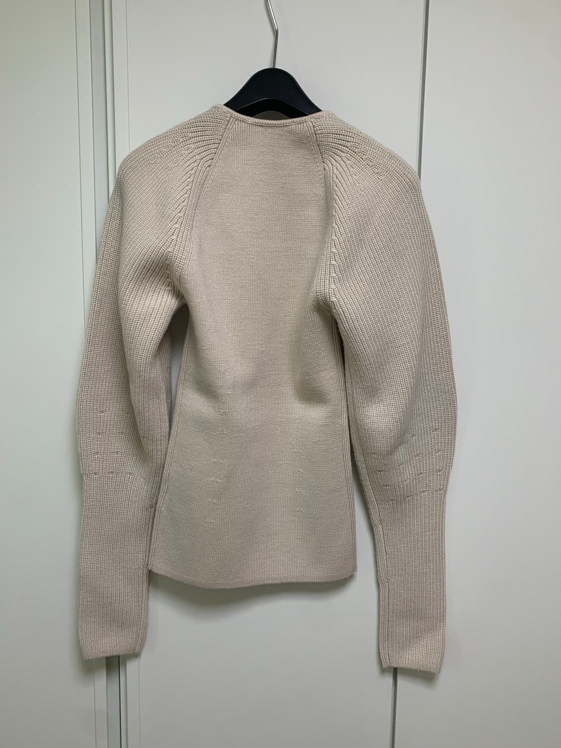 코스 퍼프 슬리브 니티드 니트 탑 xs 오프화이트 상품이미지5