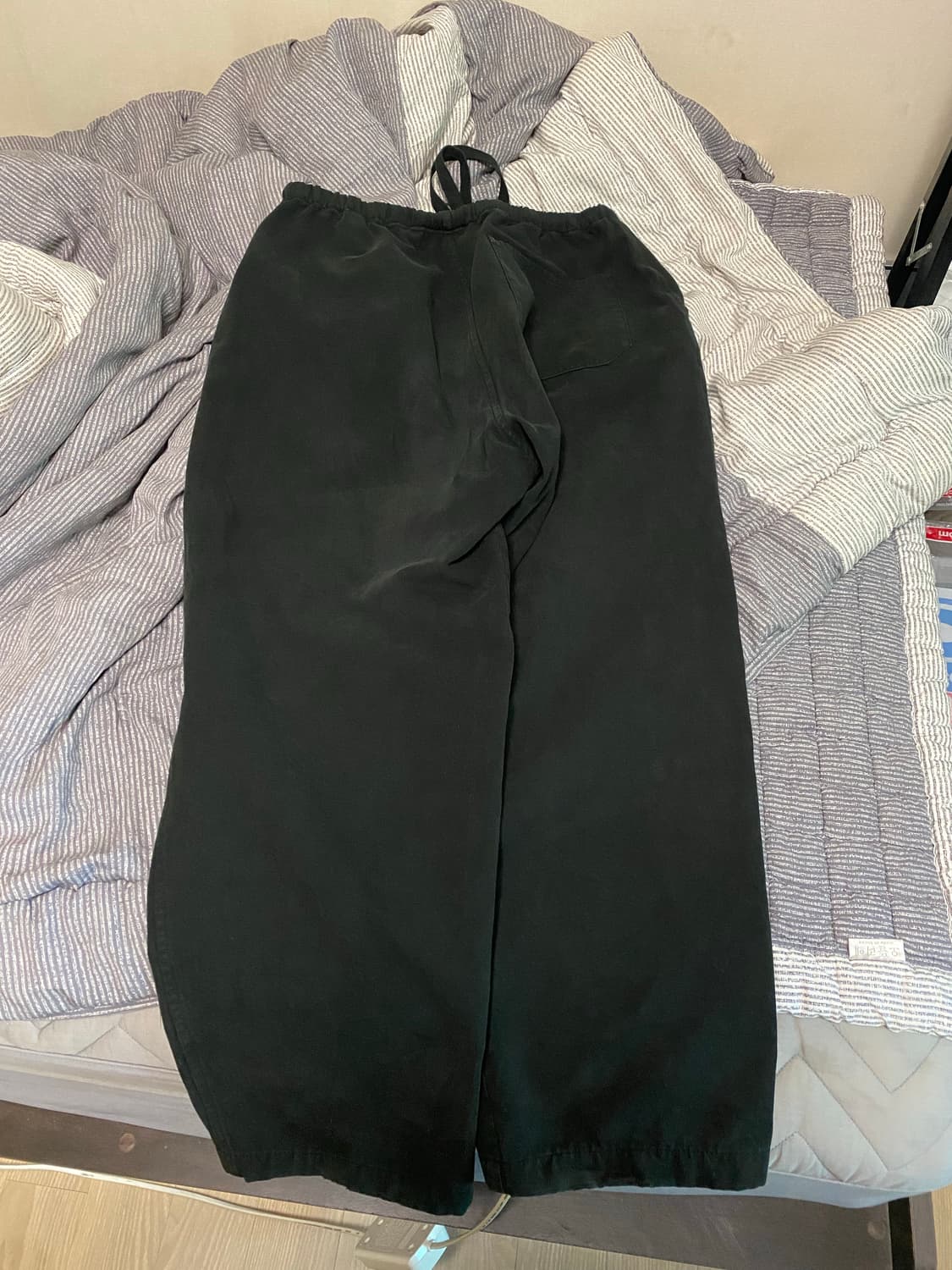 [1]23aw 코모리 가먼트다이드 드로스트링 팬츠 블랙 상품이미지2