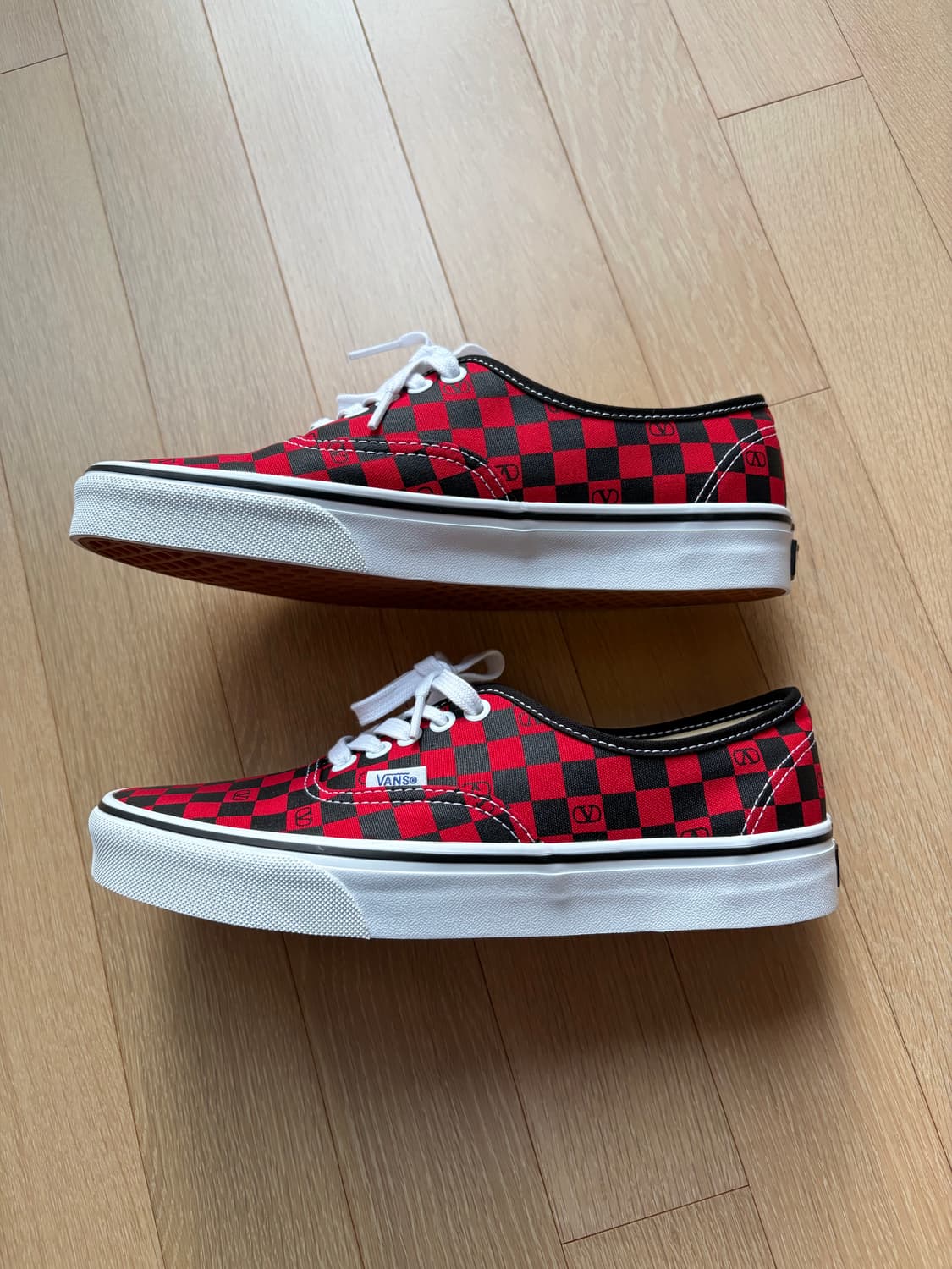 발렌티노 반스 브이로고 체커보드 스니커즈 상품이미지2