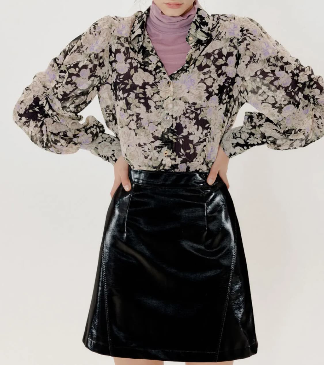 오앨 플라워 퍼프 셔링 블라우스 블랙 상품이미지1