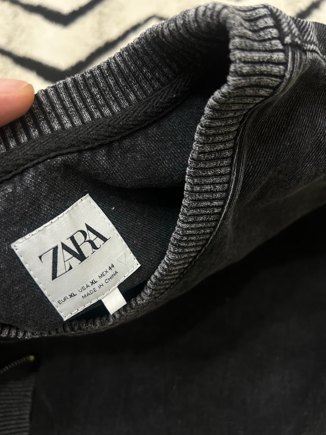 [한국2XL]ZARA 데님 흑청 워싱 맨투맨 상품이미지6