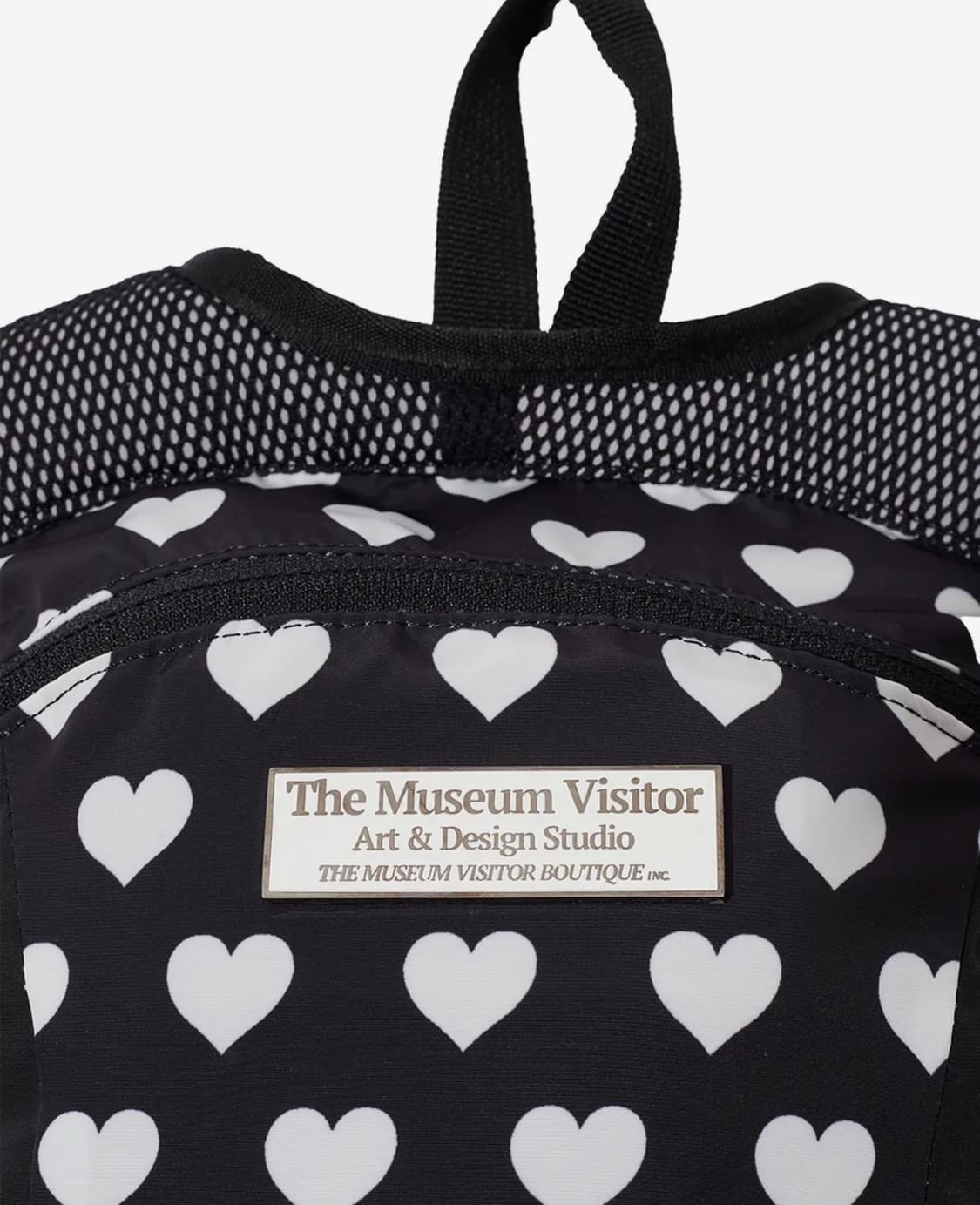 더뮤지엄비지터 메쉬 하트 백팩 상품이미지2