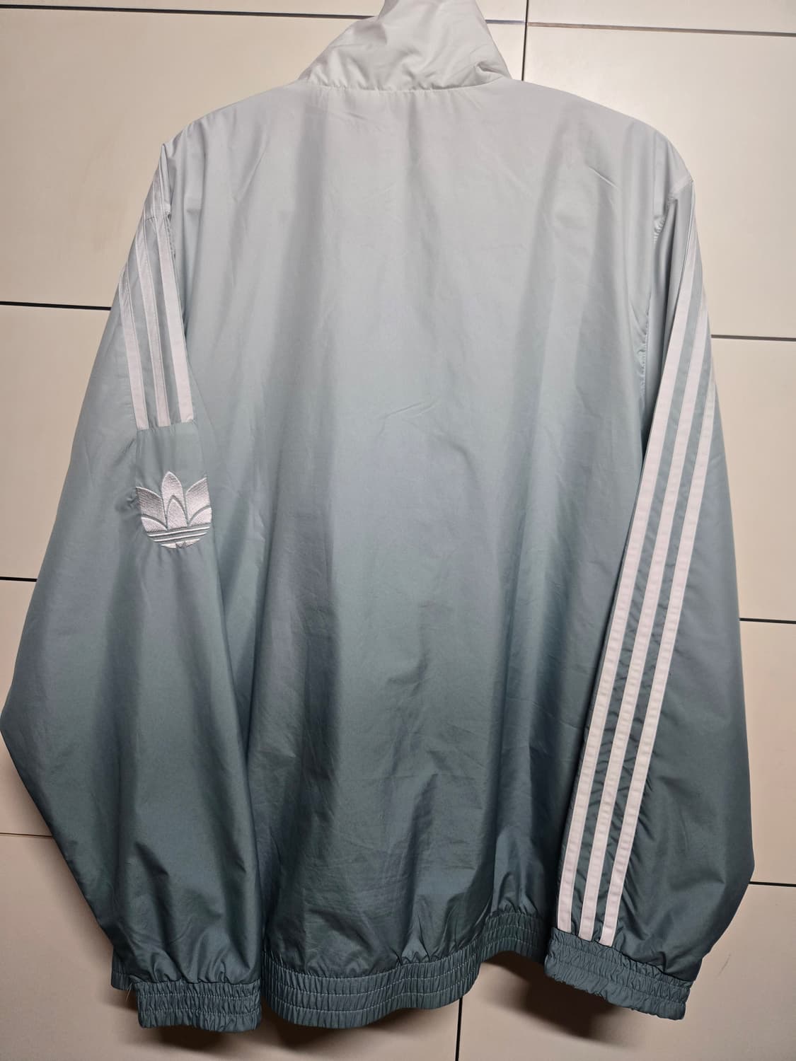 아디다스 그라데이션 불꽃 바람막이 점퍼 상품이미지6