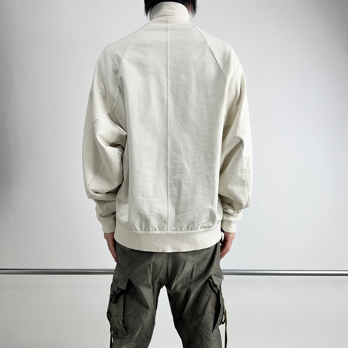 율리우스 비대칭 커버드넥 집업 자켓 상품이미지4