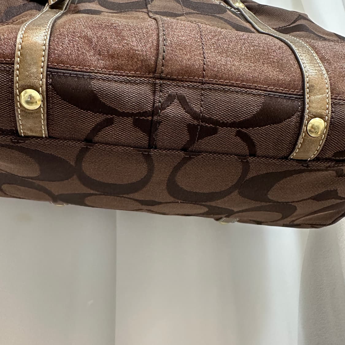 코치 시그니처 브라운 숄더백 상품이미지4