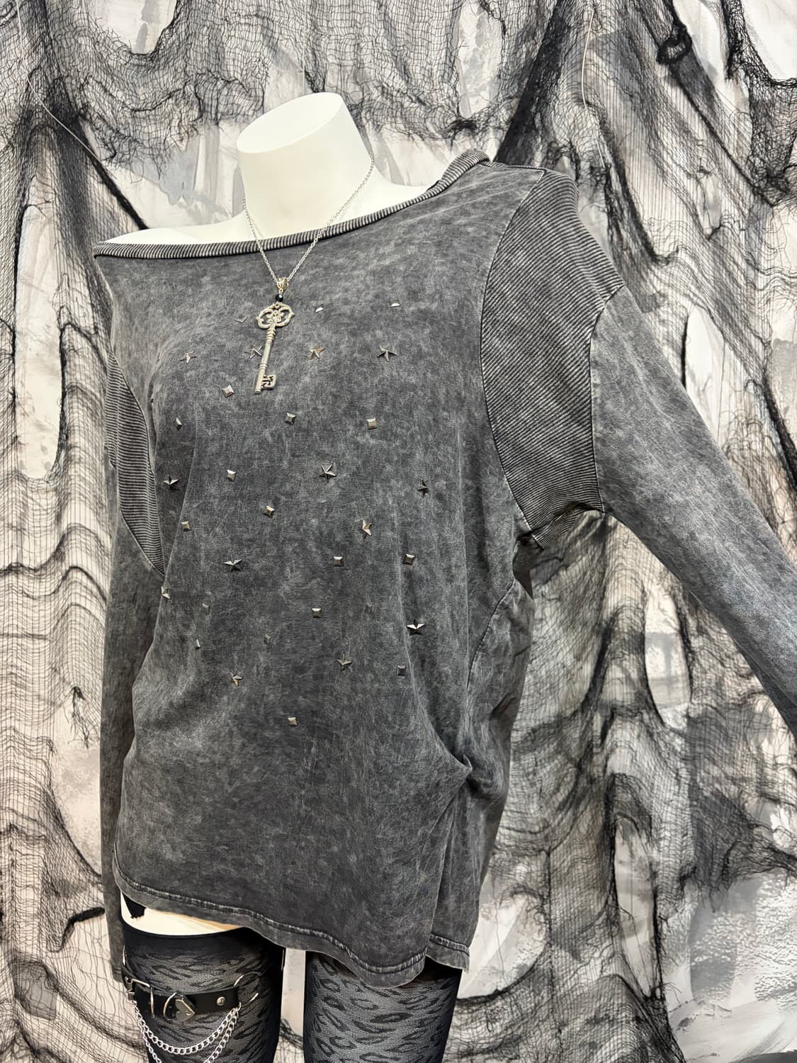 Gothic studs one off-shoulders leeve  상품이미지7