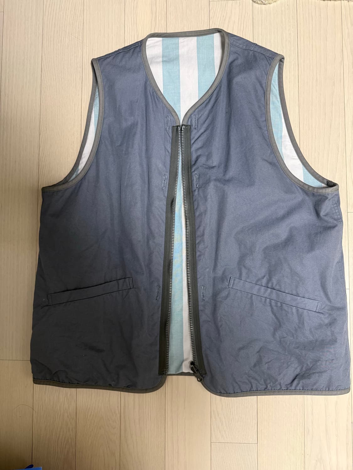 비즈빔 아이래스 조끼 판매합니다 상품이미지1