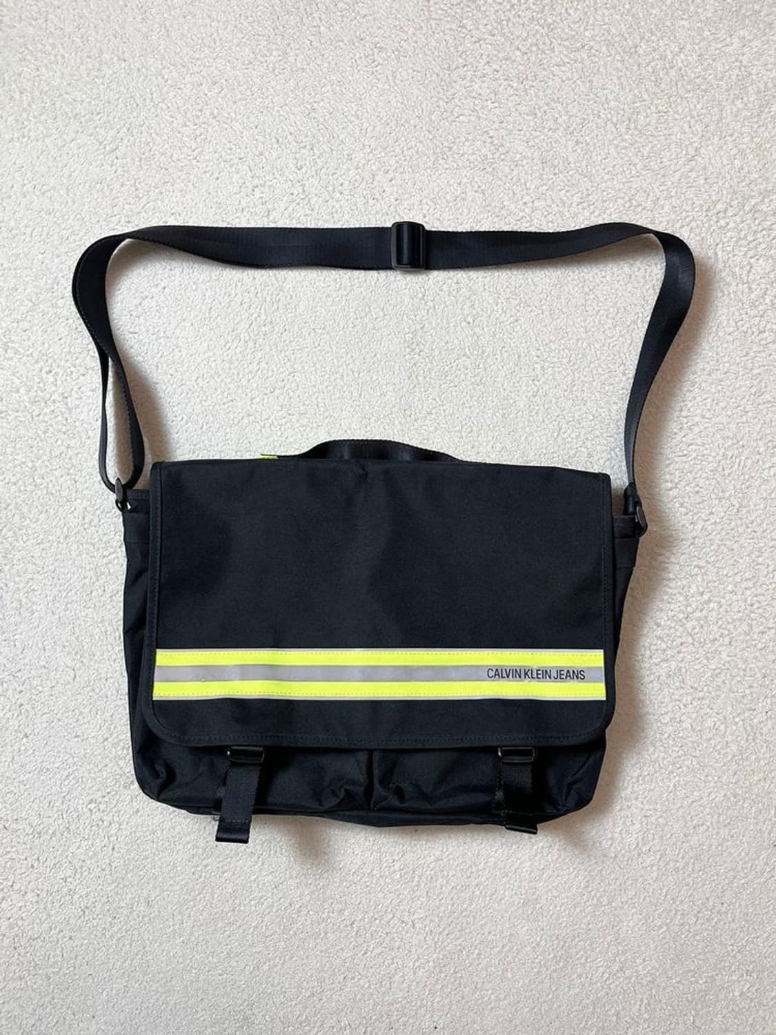 캘빈클라인진 세이프티 에센셜 메신저백 A1769 상품이미지1