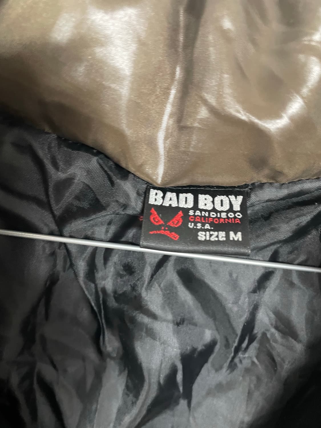 배드보이 초코브라운 힙패치 후드패딩 상품이미지3