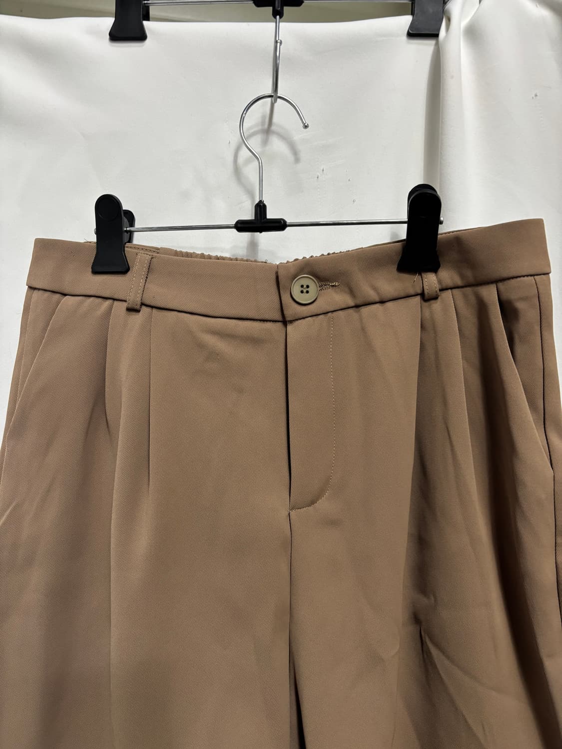 뒷허리 밴딩 핀턱 슬랙스 반바지 상품이미지2