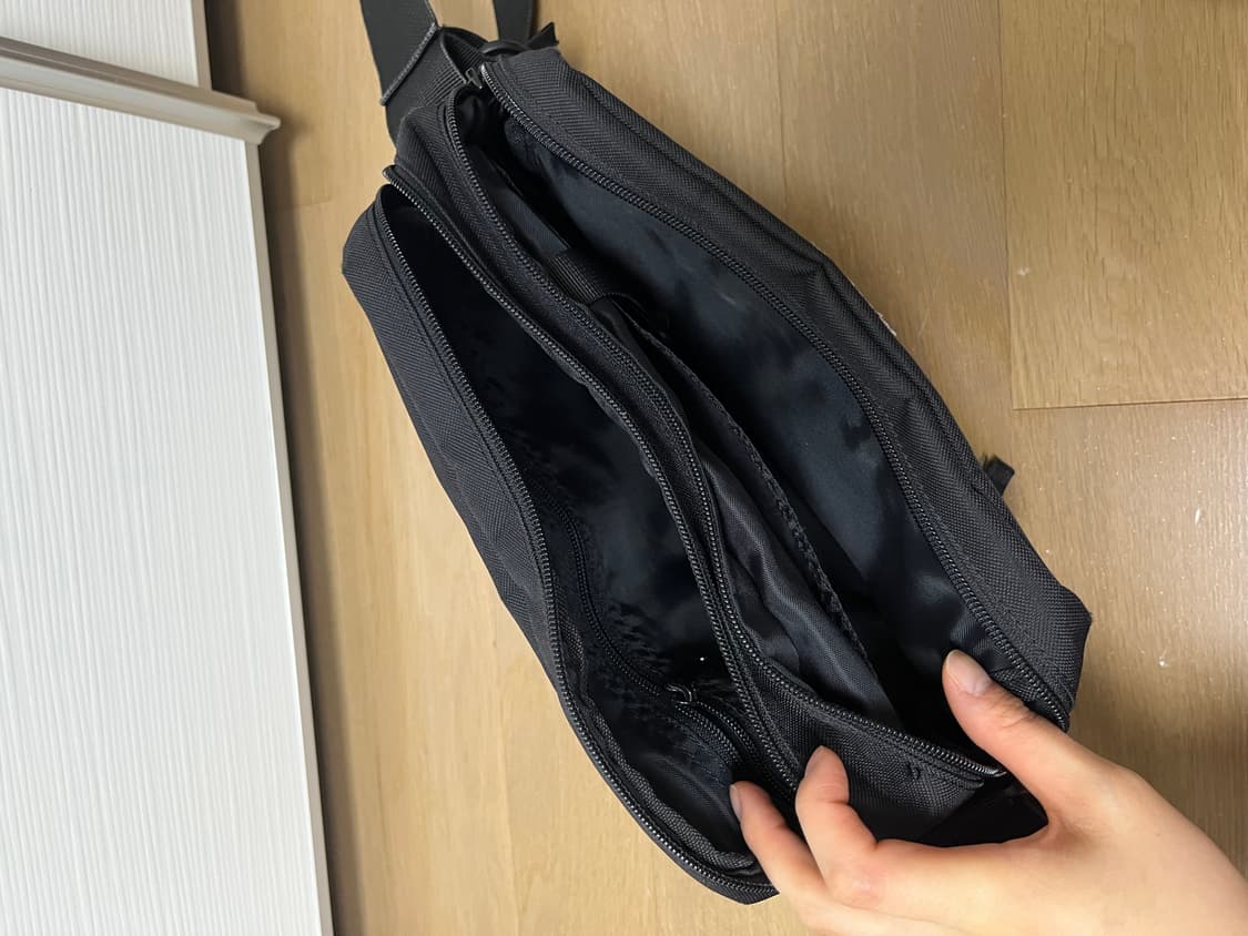 칼하트 블랙 크로스백 상품이미지2