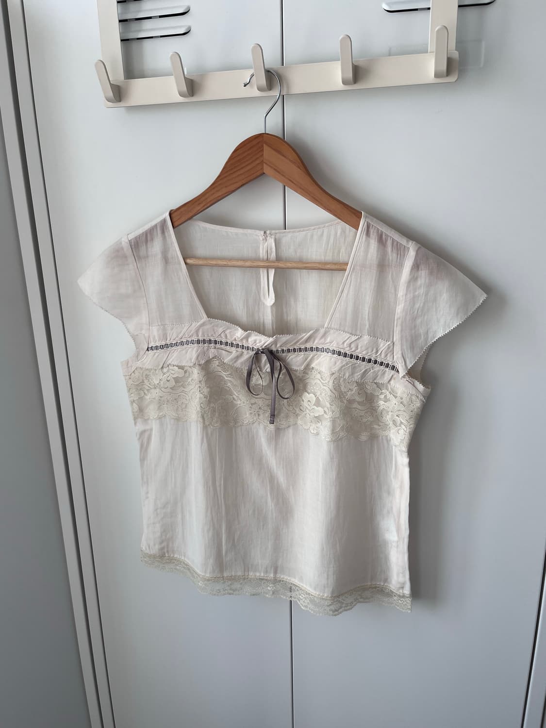 C.aujard 레이스 리본 캡소매 블라우스 상품이미지8