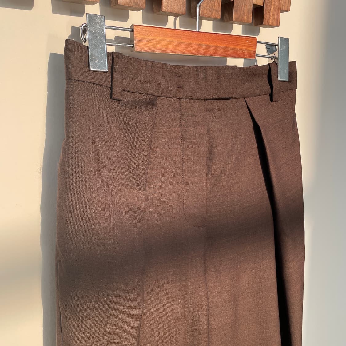 코스 와이드 레그 플리티드 울 트라우저 다크 브라운 상품이미지2